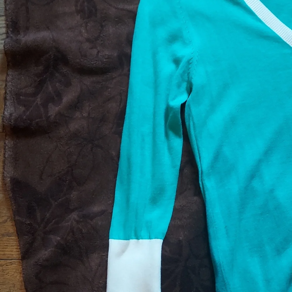 5 for $10  M&M Sweater - Picture 4 of 7